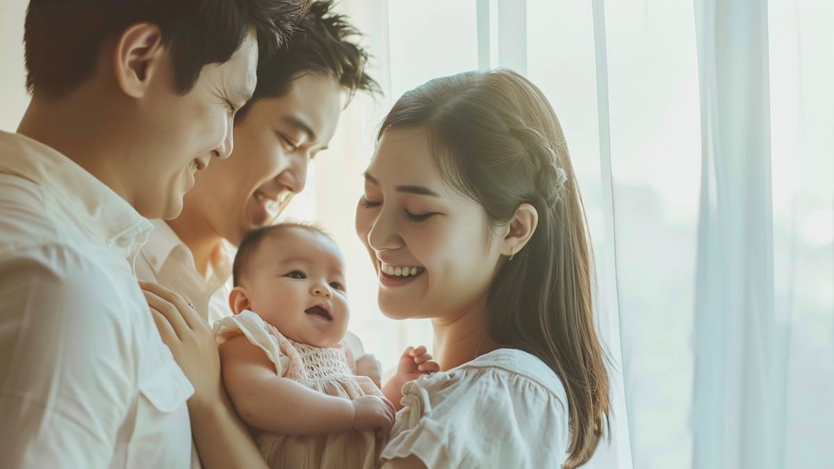 Briques LEGO colorées étalées sur une table avec des constructions créatives